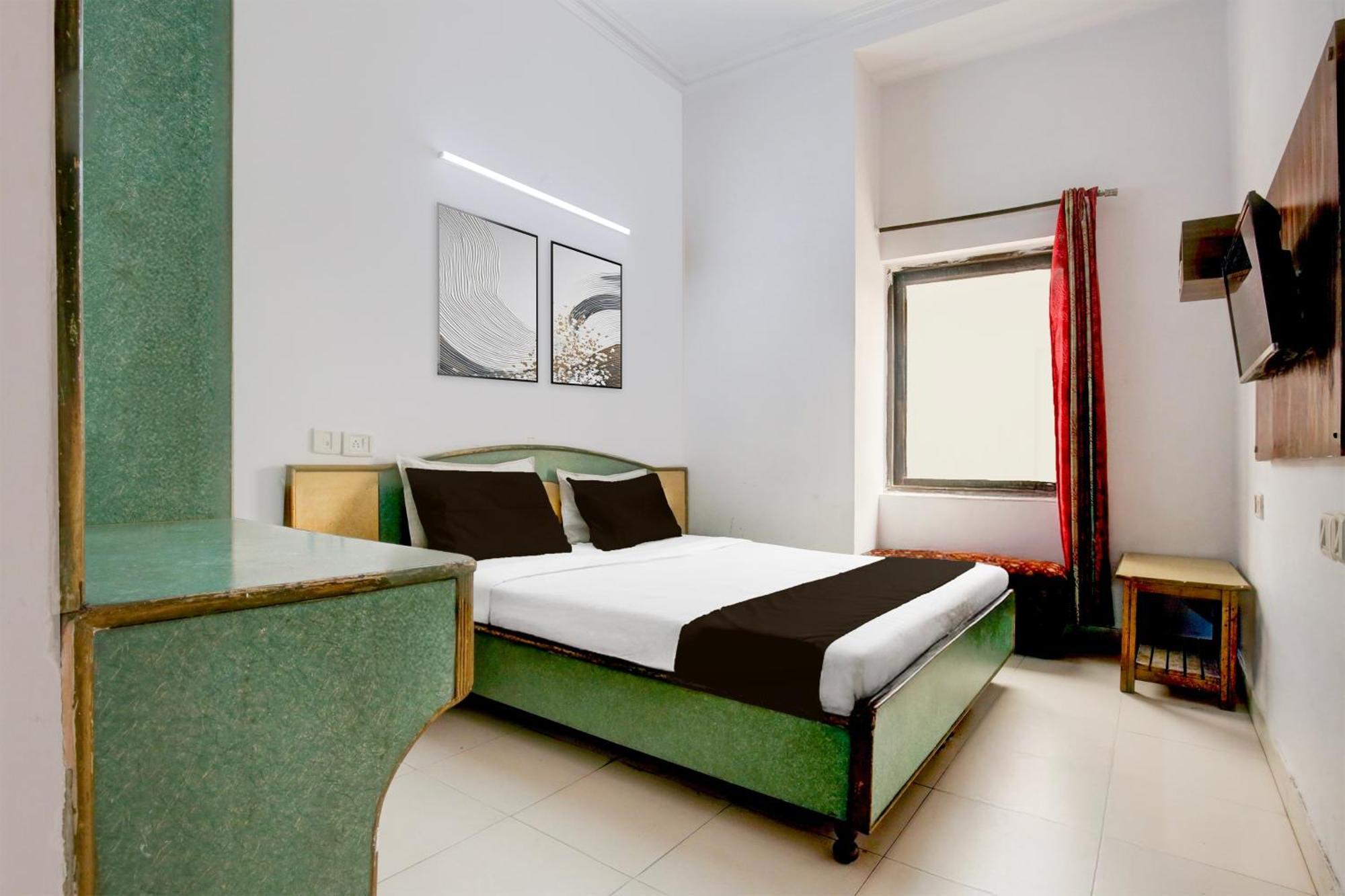 O Aaditya Heights Hotel *